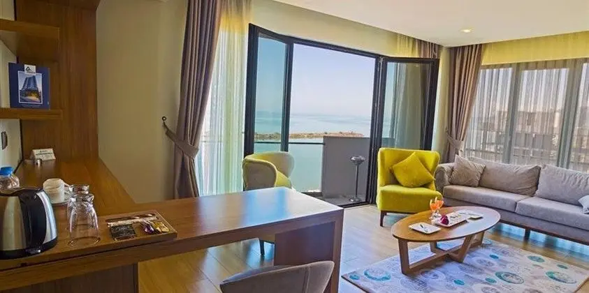 Deniz Manzarali Suite Oda