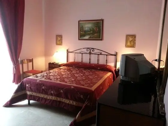 Standard Tek Büyük Yataklı Oda