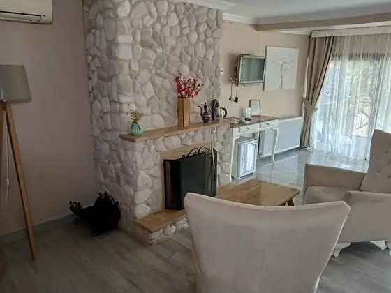Atlantis - Göl Manzaralı, Balkonlu