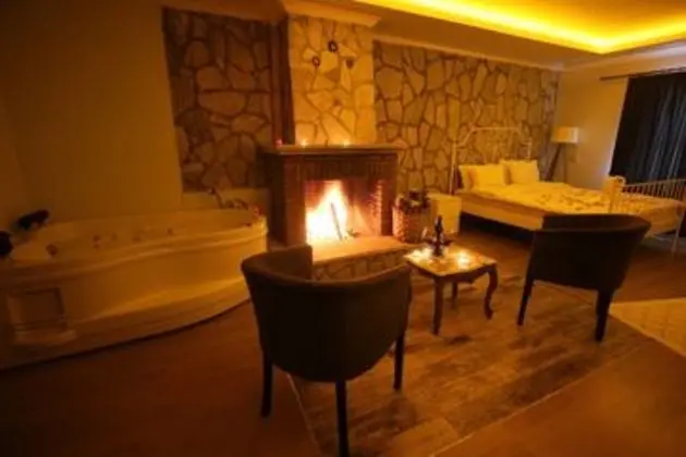 Jakuzili Şömineli Standart Oda