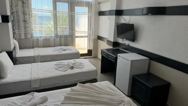 Aile Odası-Deniz ve Havuz Manzaralı