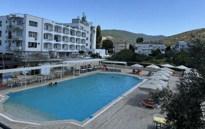Standart Oda,Kara veya Havuz Manzaralı,Balkonlu