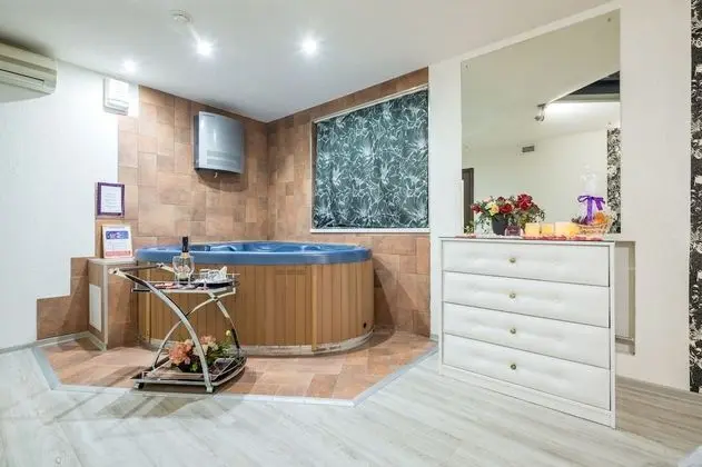 Honeymoon Tek Büyük Yataklı Oda, Jakuzi