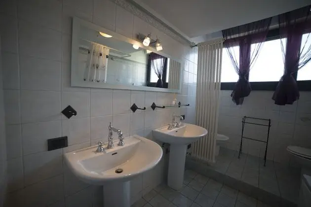 Tek Büyük Yataklı Oda, 1 Büyük (Queen) Boy Yatak, Ortak Banyo