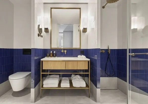 Lakeview Deluxe Studio with Balcony