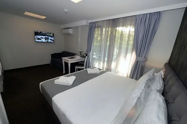Deluxe Tek Büyük Yataklı Oda, Sıcak Su Küveti, Şehir Manzaralı