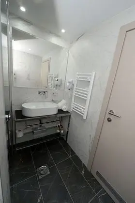 Deluxe Tek Büyük Yataklı Oda, Sıcak Su Küveti, Şehir Manzaralı