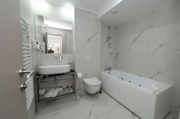 Deluxe Tek Büyük Yataklı Oda, Sıcak Su Küveti, Şehir Manzaralı