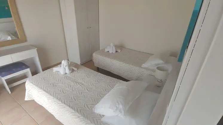 No2 Ground Floor Apartment 2 Single Beds