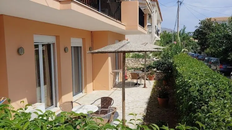 No2 Ground Floor Apartment 2 Single Beds