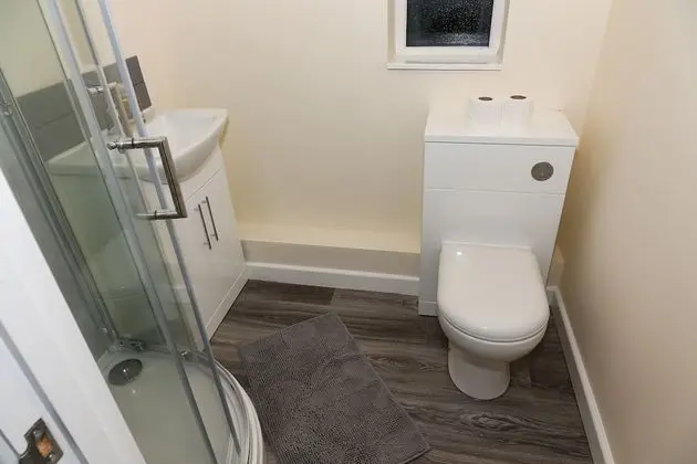 Tek Büyük Yataklı Oda, Ortak Banyo