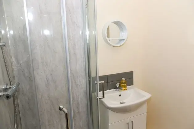 Tek Büyük Yataklı Oda, Ortak Banyo