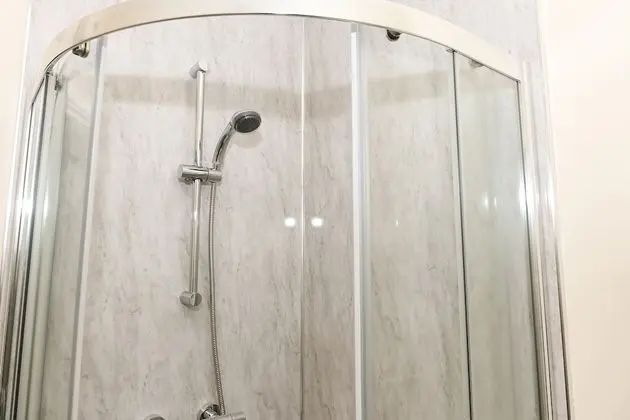 Tek Büyük Yataklı Oda, Ortak Banyo