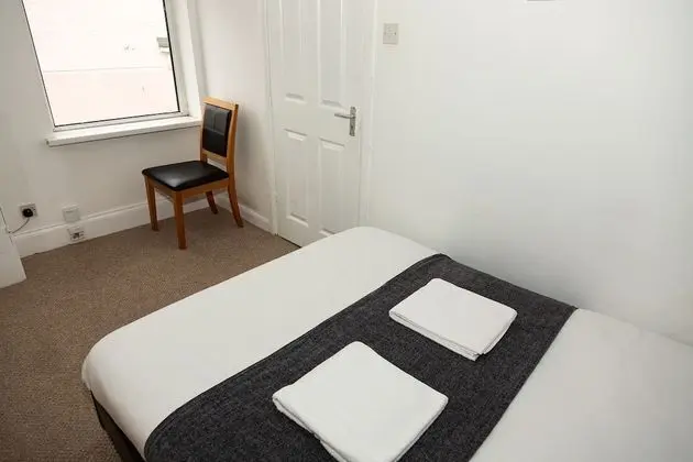 Tek Büyük Yataklı Oda, Ortak Banyo
