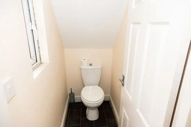 Tek Büyük Yataklı Oda, Ortak Banyo