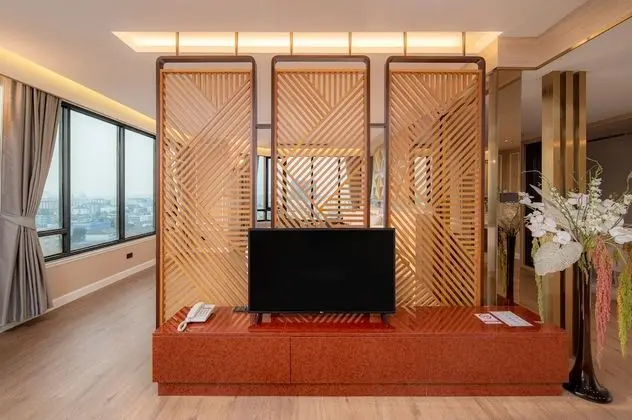 Alexander Suite