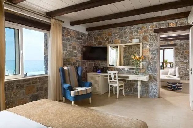 Dream Villa, 2 Bedrooms, Beach Front with Private Pool