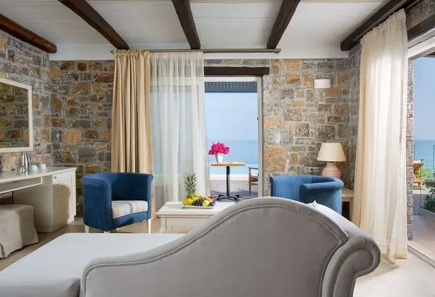 Dream Villa, 2 Bedrooms, Beach Front with Private Pool
