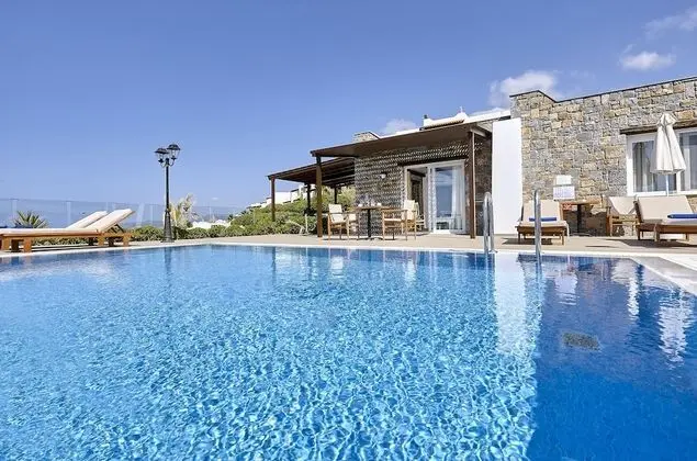 Dream Villa, 2 Bedrooms, Beach Front with Private Pool