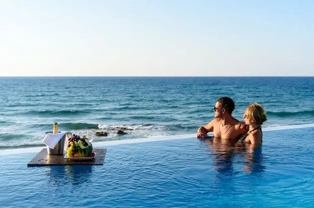 Dream Villa, 2 Bedrooms, Beach Front with Private Pool