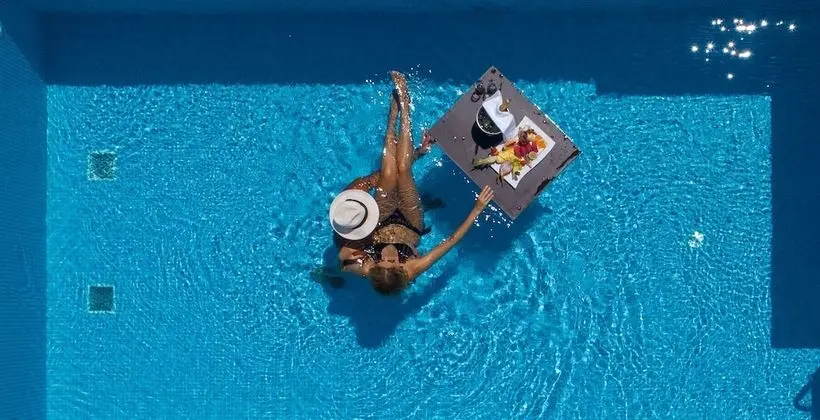 Dream Villa, 2 Bedrooms, Beach Front with Private Pool