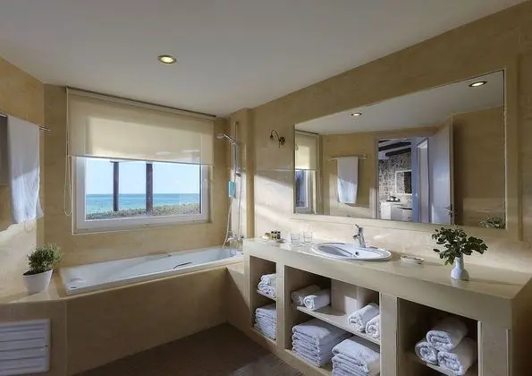 Dream Villa, 2 Bedrooms, Beach Front with Private Pool