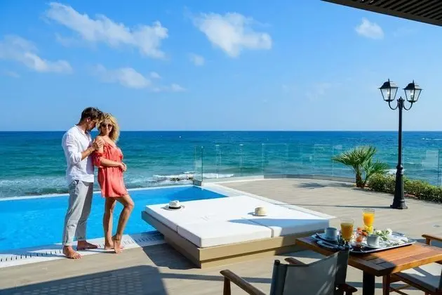 Dream Villa, 2 Bedrooms, Beach Front with Private Pool