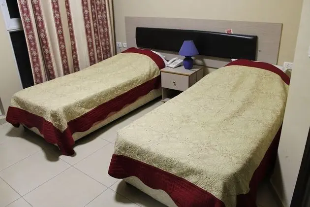 Üç Kişilik Oda, Şehir Manzaralı