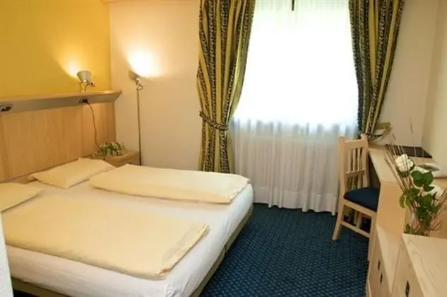 Comfort Tek Büyük veya İki Ayrı Yataklı Oda