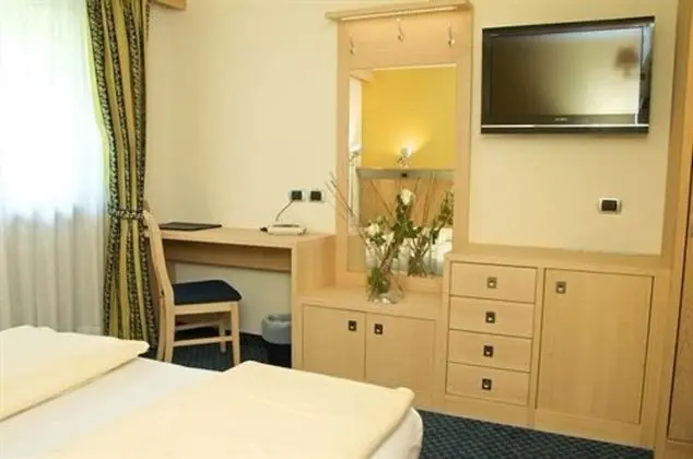 Comfort Tek Büyük veya İki Ayrı Yataklı Oda