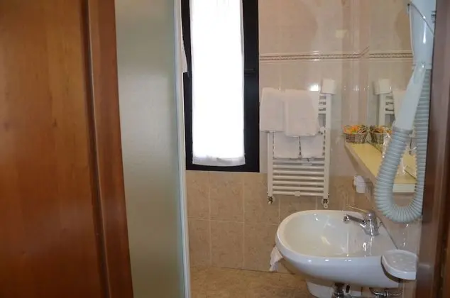 Büyük Yataklı Tek Kişilik Oda