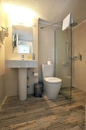 Standard Tek Büyük Yataklı Oda, 2 Tek Kişilik Yatak, Balkon, Bahçe Manzaralı