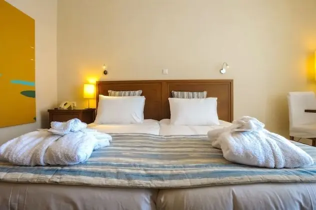 Superior Tek Büyük Yataklı Oda, Kısmi Deniz Manzaralı, Ek Bina