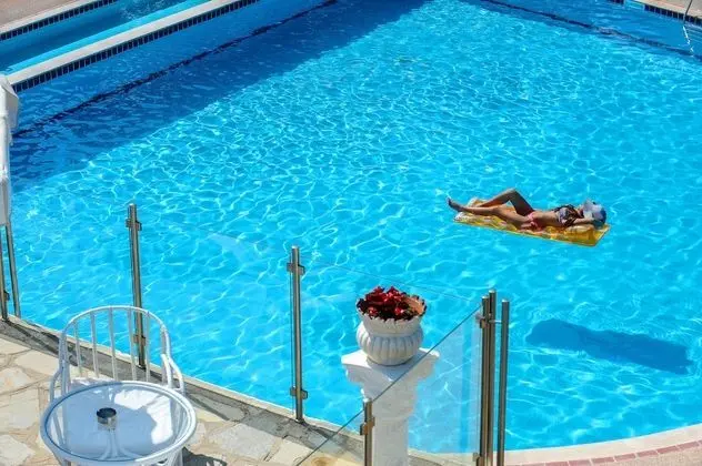 Superior Tek Büyük Yataklı Oda, Kısmi Deniz Manzaralı, Ek Bina