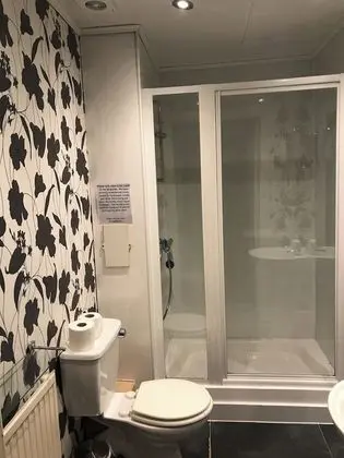 Tek Kişilik Oda, Ortak Banyo