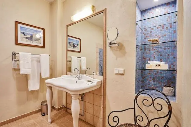 Deluxe Tek Büyük Yataklı Oda