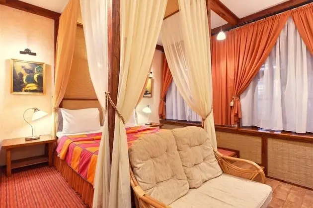 Standard Tek Büyük Yataklı Oda