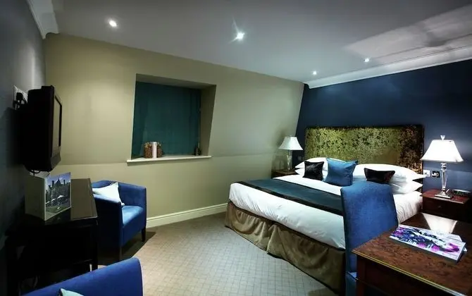 Comfy King Room