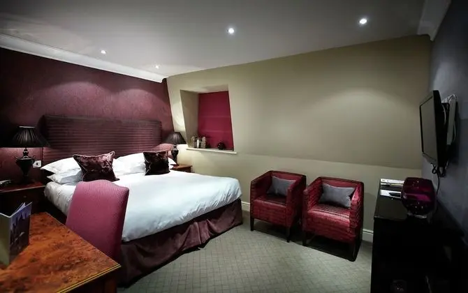 Comfy King Room