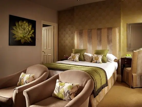 Comfy King Room