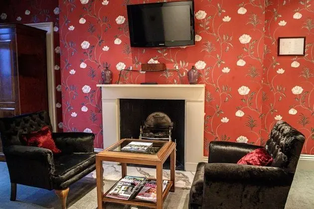 Comfy King Room