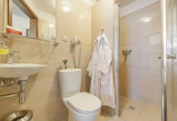 Business Tek Büyük Yataklı Oda