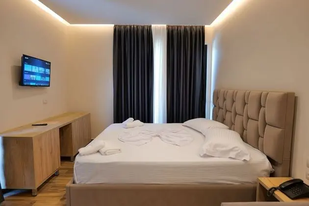 Deluxe Tek Büyük Yataklı Oda, Kısmi Deniz Manzaralı