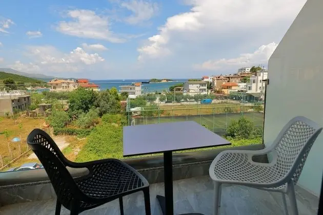Deluxe Tek Büyük Yataklı Oda, Kısmi Deniz Manzaralı