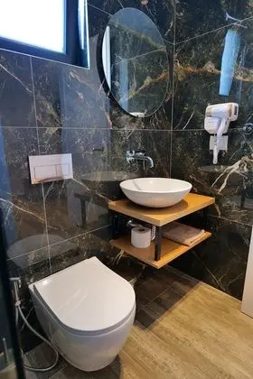 Deluxe Tek Büyük Yataklı Oda, Kısmi Deniz Manzaralı