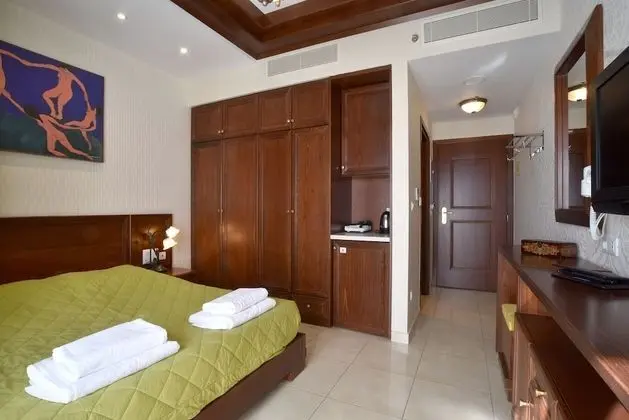 Classic Triple Room with Mountain View