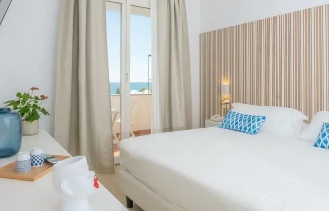 Deluxe Tek Büyük Yataklı Oda, 1 Yatak Odası, Deniz Manzaralı, Denize Sıfır