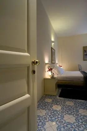 Classic Büyük Yataklı Tek Kişilik Oda