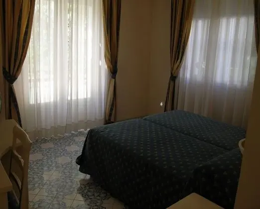 Economy Tek Büyük veya İki Ayrı Yataklı Oda