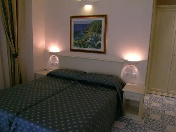 Economy Tek Büyük veya İki Ayrı Yataklı Oda